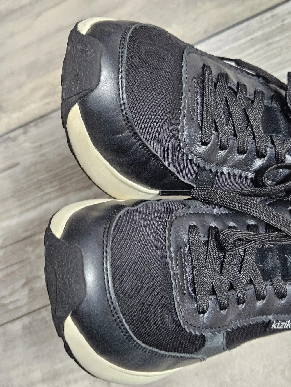 Kizik Paris Black/Pristine Leather Hands-Free Sneakers Womens 9